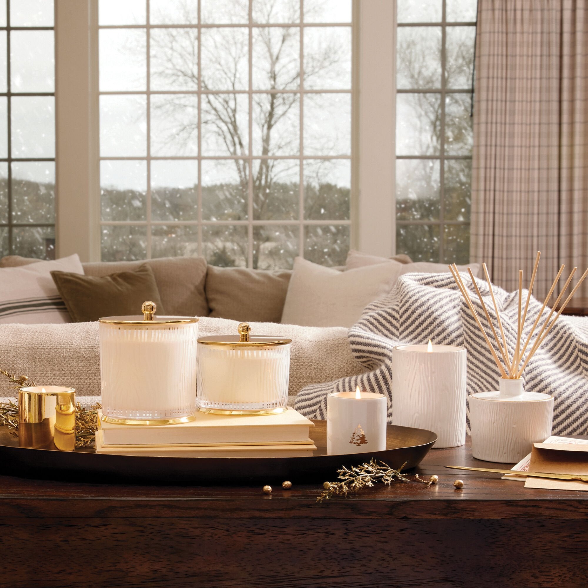 Frasier Fir? Large Frosted Wood Grain Candle - Thymes