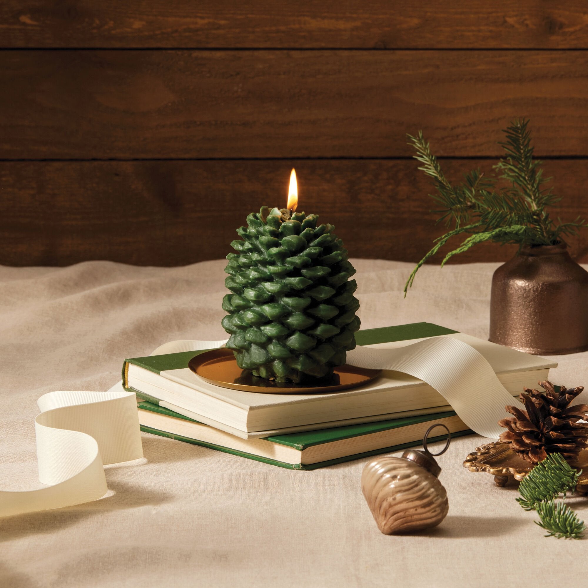 Frasier Fir? Petite Molded Pinecone Candle - Thymes
